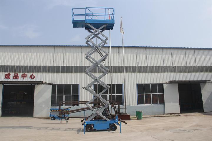 四輪移動式升（shēng）降平台