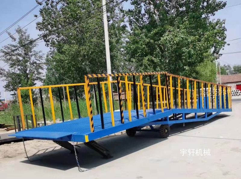 移動（dòng）式液壓登車橋